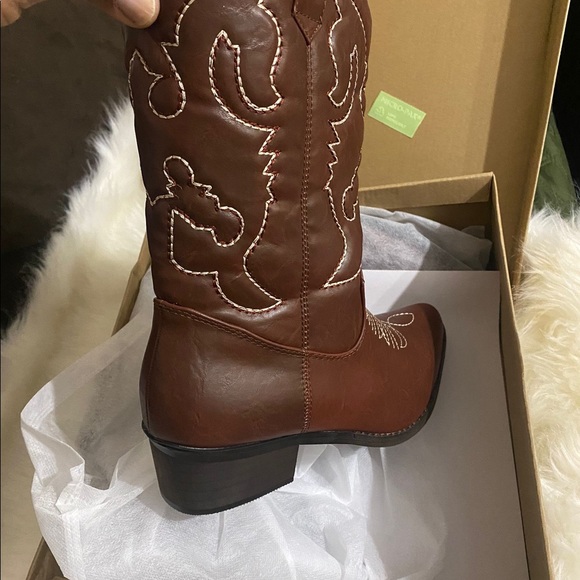 Womens Pointed Toe Embroidered Mid Calf Western Cowboy Boots for Country - Picture 3 of 4